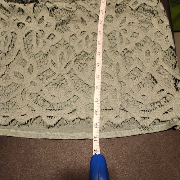 Rewind Sleeveless Lace Blouse - Picture 7 of 9